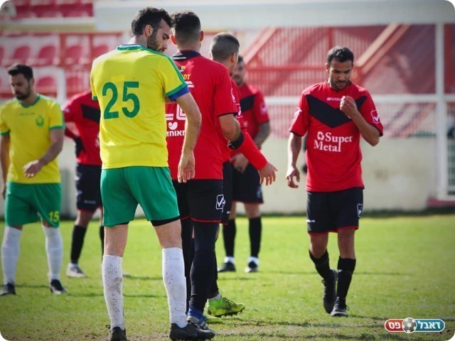 שחקני מחנה יהודה וצעירי טייבה (אמיר חאג׳ יחיא)